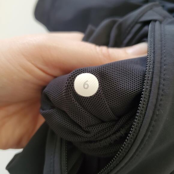 Lululemon Vest Womens Size 6 Black Zip Front Funnel Collar Ruched Back Pockets - Picture 5 of 7
